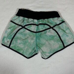 Lululemon Tracker Short ll Tie Dye Blue 4